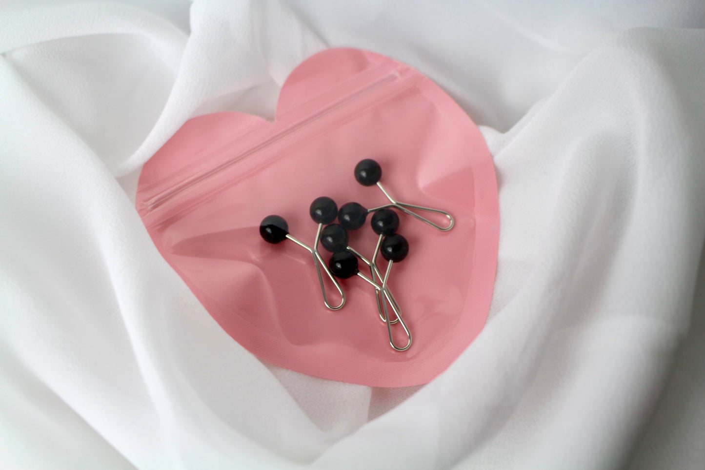 Elegant Pearl Black Hijab Clip No.2