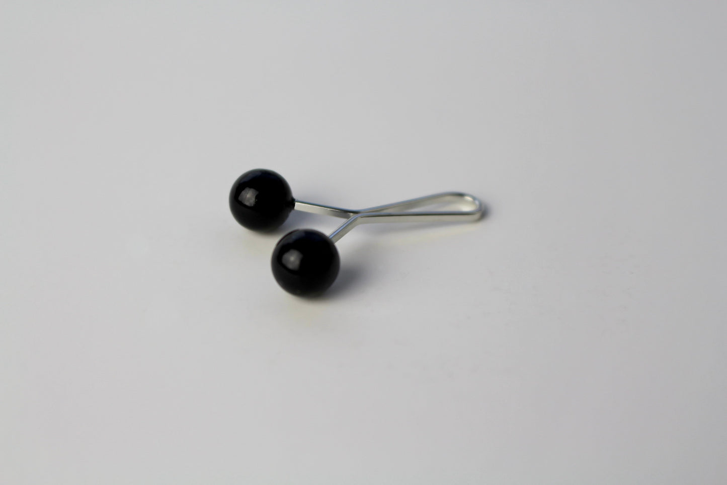 Elegant Pearl Black Hijab Clip No.2