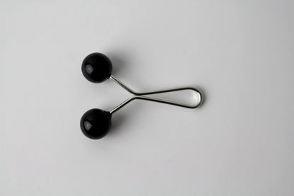 Elegant Pearl Black Hijab Clip No.2