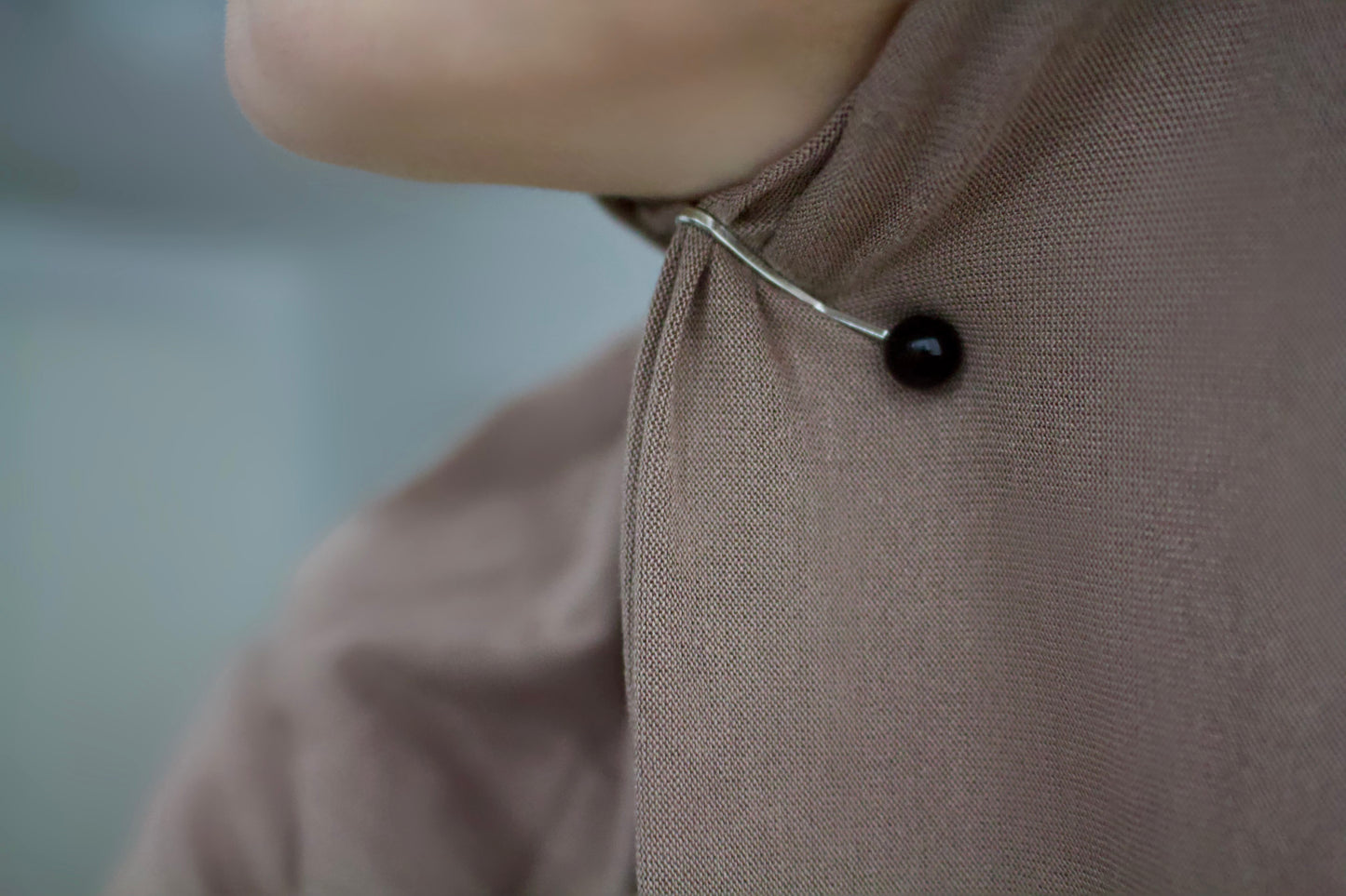 Elegant Pearl Black Hijab Clip No.2